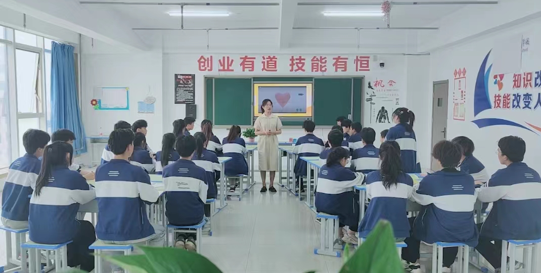 师者匠心，微光成矩 ｜ 陈瑜：桃李不言 下自成蹊